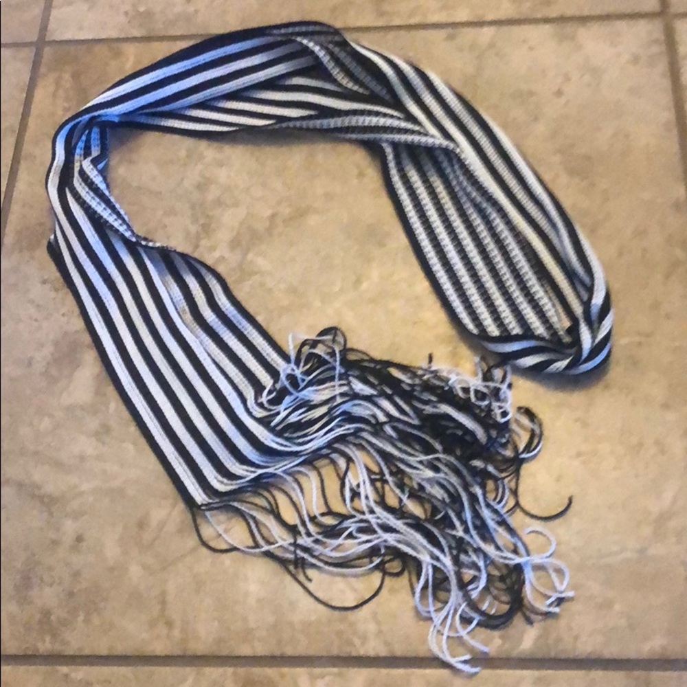 Black/White scarf